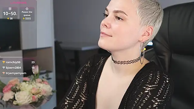 LikaBerry1 online show from 02-10-25, 11:13