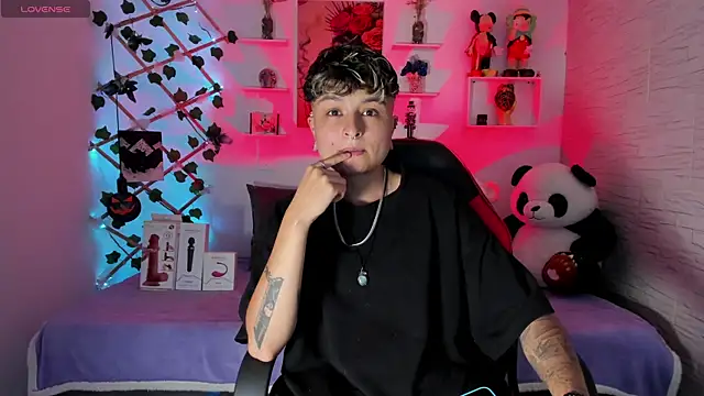 ZuryRamirez  online show from 11-06-25, 10:32