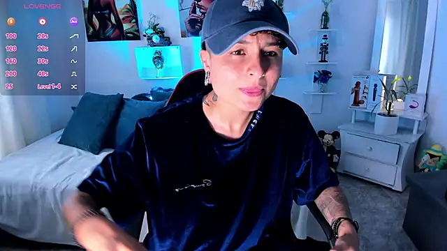 ZuryRamirez  online show from 12-20-25, 07:10