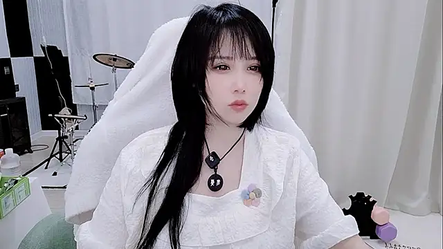 Vaness-a online show from 05-18-26, 01:13