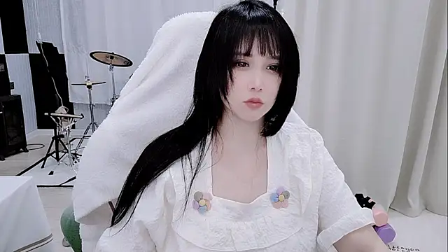 Vaness-a online show from 05-19-26, 02:51