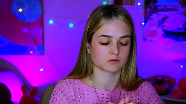 Snapshot of DeboraLarson chatting on 03-21-25, 11:01 DeboraLarson online show from 03-21-25, 11:01