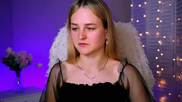 Snapshot of DeboraLarson chatting on 10-07-25, 05:59 DeboraLarson online show from 10-07-25, 05:59