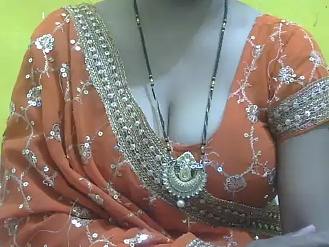 Snapshot of HOT-SEEMAA chatting on 05-15-26, 06:37 HOT-SEEMAA online show from 05-15-26, 06:37