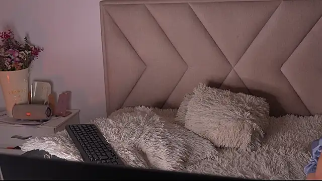 Bonnieshyy online show from 05-24-26, 04:50