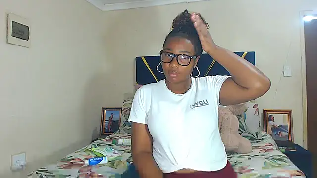 veronica1xxx online show from 12-04-25, 01:59