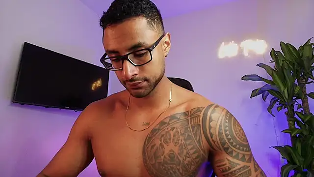 LiamGarcia1 online show from 12-18-25, 03:18