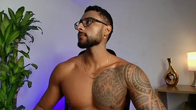 LiamGarcia1 online show from 02-02-26, 03:44