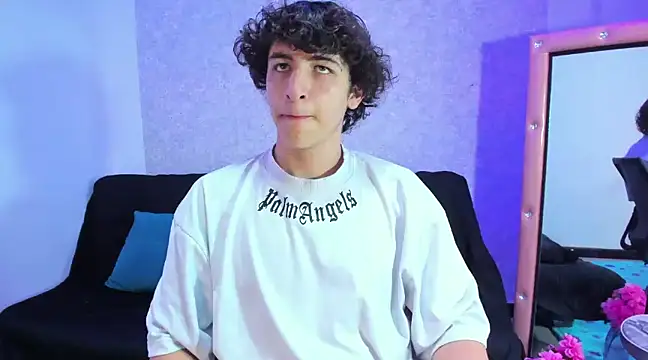 Snapshot of Kerverr_ chatting on 12-01-24, 10:43 Kerverr  online show from 12-01-24, 10:43