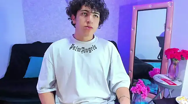 Snapshot of Kerverr_ chatting on 12-02-24, 10:01 Kerverr  online show from 12-02-24, 10:01