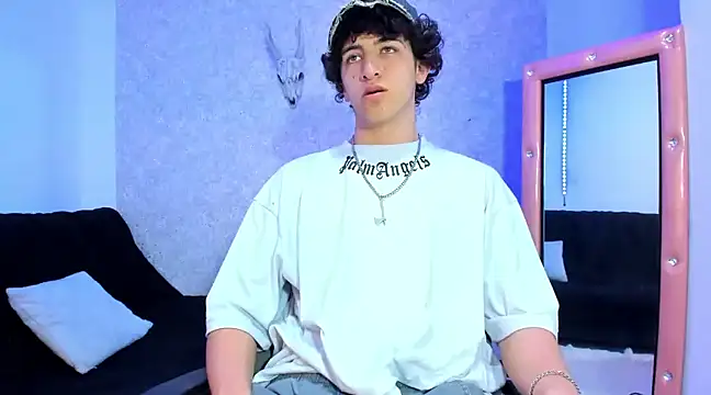 Snapshot of Kerverr_ chatting on 12-27-24, 06:24 Kerverr  online show from 12-27-24, 06:24