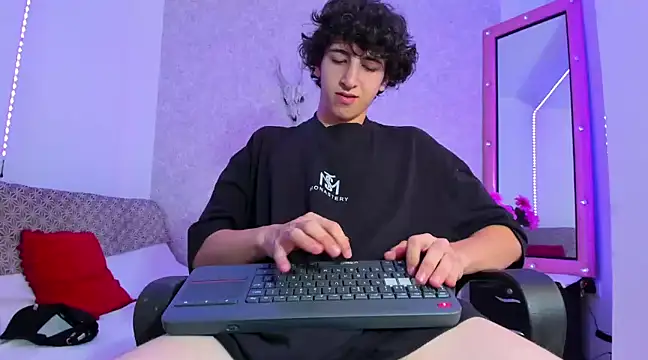 Snapshot of Kerverr_ chatting on 01-15-25, 04:15 Kerverr  online show from 01-15-25, 04:15