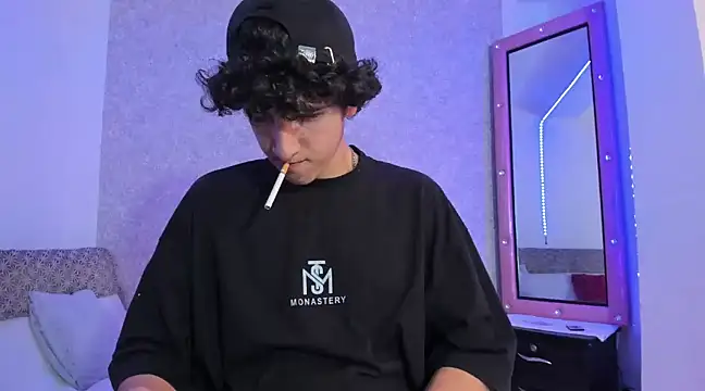 Snapshot of Kerverr_ chatting on 01-22-25, 04:44 Kerverr  online show from 01-22-25, 04:44