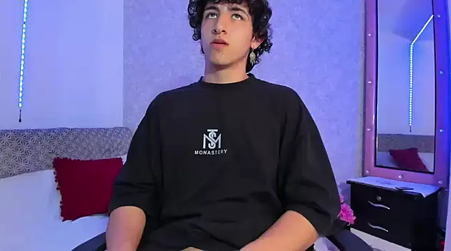 Snapshot of Kerverr_ chatting on 01-23-25, 01:30 Kerverr  online show from 01-23-25, 01:30