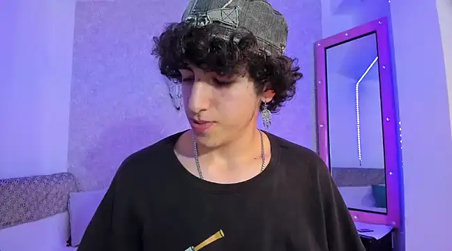 Snapshot of Kerverr_ chatting on 01-25-25, 01:54 Kerverr  online show from 01-25-25, 01:54