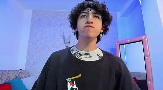 Snapshot of Kerverr_ chatting on 02-07-25, 01:01 Kerverr  online show from 02-07-25, 01:01