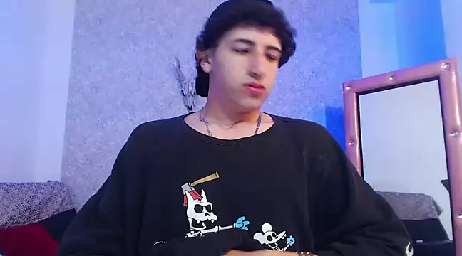 Snapshot of Kerverr_ chatting on 02-18-25, 04:37 Kerverr  online show from 02-18-25, 04:37