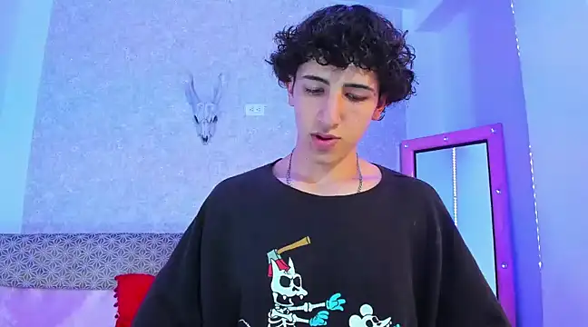 Snapshot of Kerverr_ chatting on 03-08-25, 10:13 Kerverr  online show from 03-08-25, 10:13