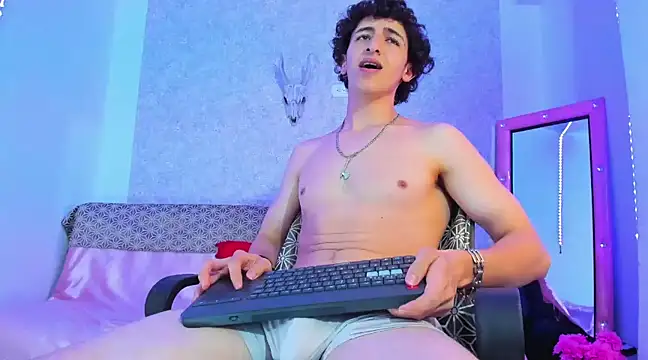 Snapshot of Kerverr_ chatting on 03-09-25, 01:14 Kerverr  online show from 03-09-25, 01:14