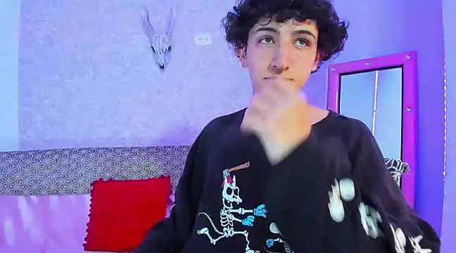 Snapshot of Kerverr_ chatting on 03-13-25, 03:17 Kerverr  online show from 03-13-25, 03:17