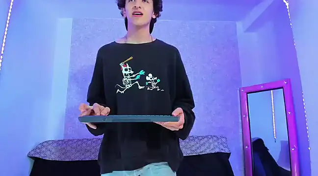 Snapshot of Kerverr_ chatting on 03-19-25, 03:20 Kerverr  online show from 03-19-25, 03:20