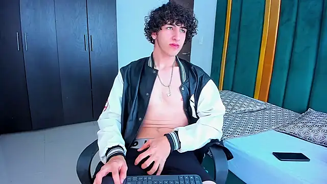 Snapshot of Kerverr_ chatting on 09-09-25, 03:33 Kerverr  online show from 09-09-25, 03:33