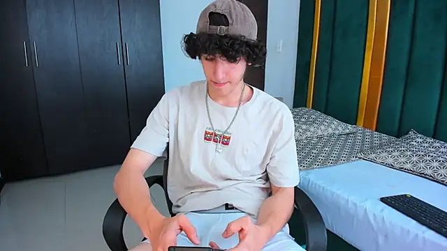 Snapshot of Kerverr_ chatting on 09-11-25, 05:35 Kerverr  online show from 09-11-25, 05:35