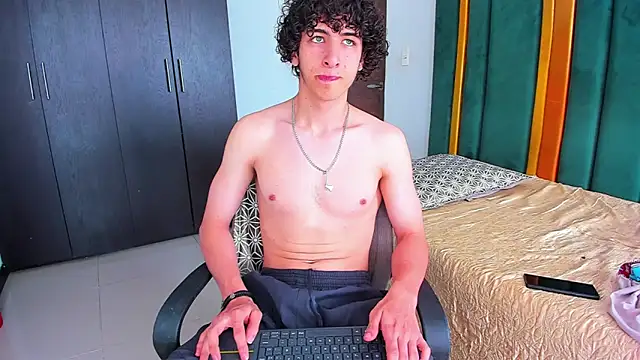 Snapshot of Kerverr_ chatting on 09-21-25, 04:30 Kerverr  online show from 09-21-25, 04:30