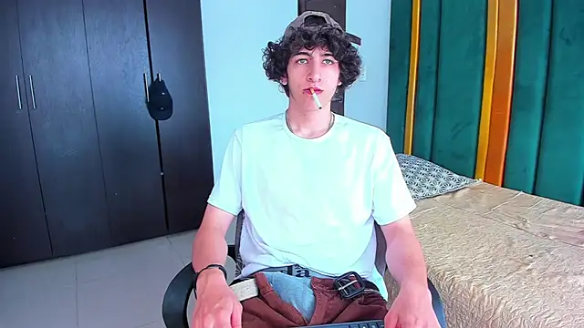 Snapshot of Kerverr_ chatting on 09-23-25, 05:38 Kerverr  online show from 09-23-25, 05:38