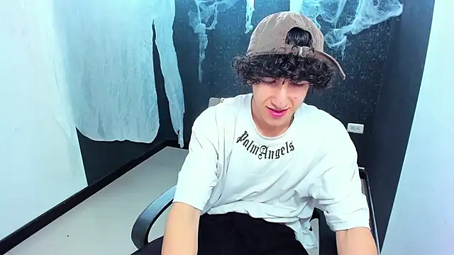 Snapshot of Kerverr_ chatting on 10-11-25, 08:18 Kerverr  online show from 10-11-25, 08:18