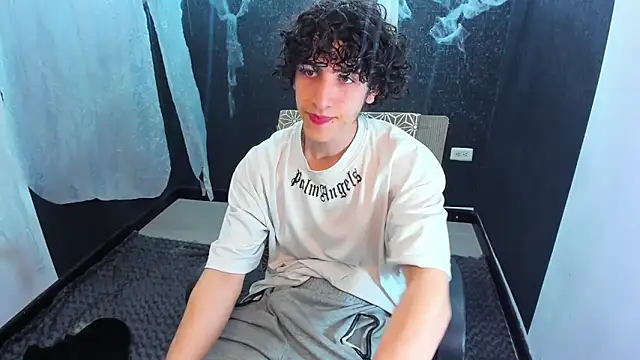 Snapshot of Kerverr_ chatting on 10-16-25, 12:11 Kerverr  online show from 10-16-25, 12:11