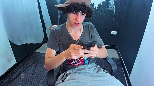 Snapshot of Kerverr_ chatting on 10-18-25, 07:14 Kerverr  online show from 10-18-25, 07:14