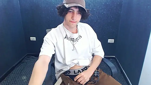 Kerverr  online show from 11-06-25, 03:02