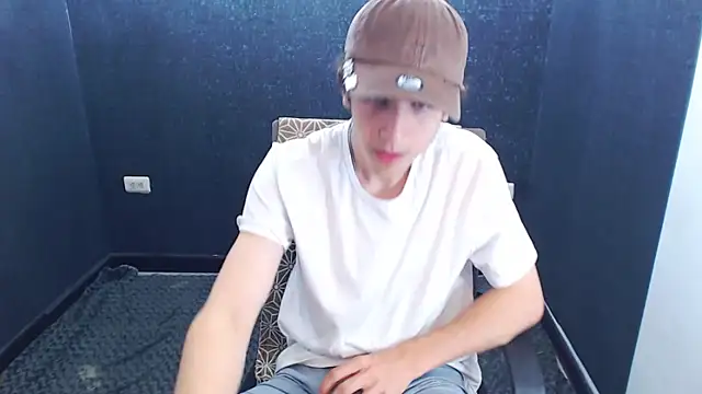 Kerverr  online show from 11-08-25, 03:56