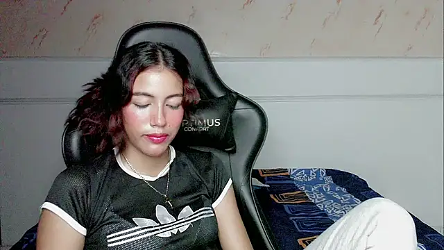 Snapshot of dayanita_hot_ chatting on 02-08-25, 01:22 dayanita hot  online show from 02-08-25, 01:22