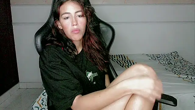 Snapshot of dayanita_hot_ chatting on 02-14-25, 01:08 dayanita hot  online show from 02-14-25, 01:08