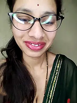 Snapshot of Fair-magic-woman chatting on 03-19-25, 07:49 Fair-magic-woman online show from 03-19-25, 07:49