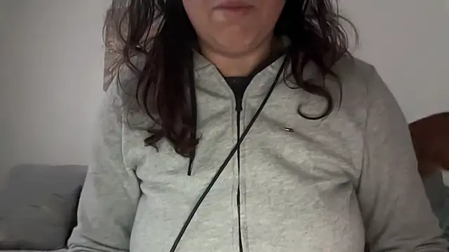 Snapshot of Serena_4you chatting on 11-17-25, 04:13 Serena 4you online show from 11-17-25, 04:13