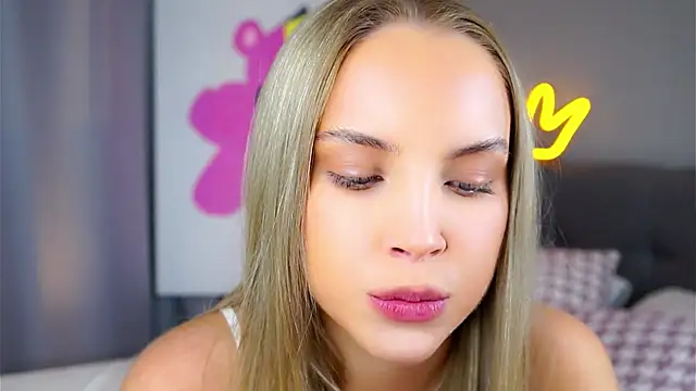 Snapshot of AftonConnett chatting on 10-26-25, 01:11 AftonConnett online show from 10-26-25, 01:11