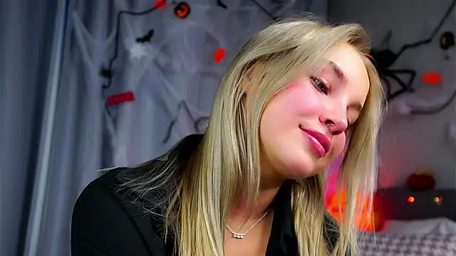 Snapshot of AftonConnett chatting on 10-31-25, 01:06 AftonConnett online show from 10-31-25, 01:06