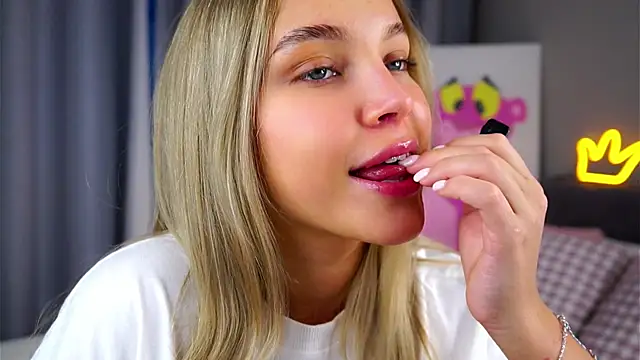 Snapshot of AftonConnett chatting on 11-05-25, 01:05 AftonConnett online show from 11-05-25, 01:05