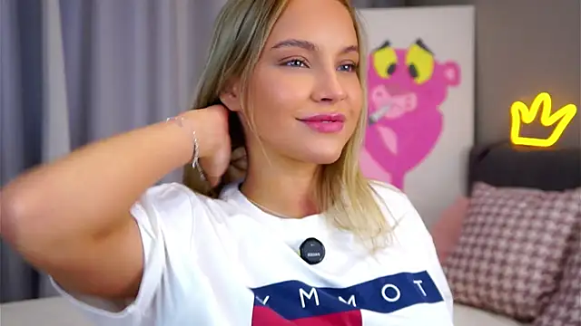 Snapshot of AftonConnett chatting on 11-19-25, 02:11 AftonConnett online show from 11-19-25, 02:11