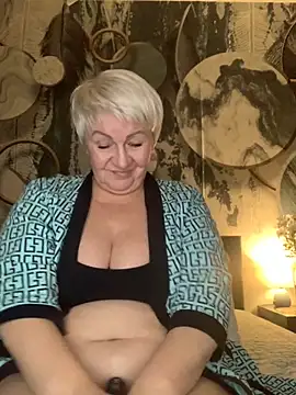 Laura Millf online show from 11-30-25, 04:22