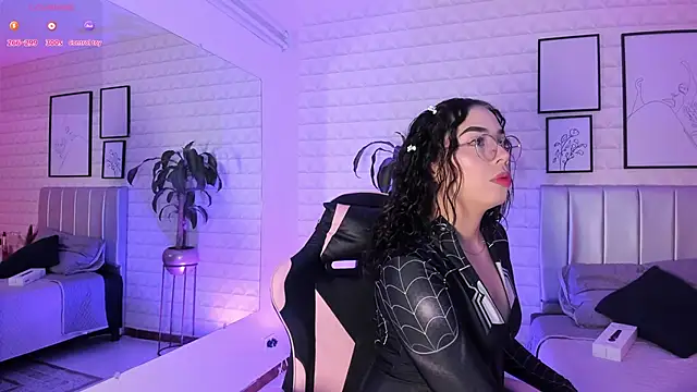 Lizzie-Evans online show from 03-07-26, 12:02