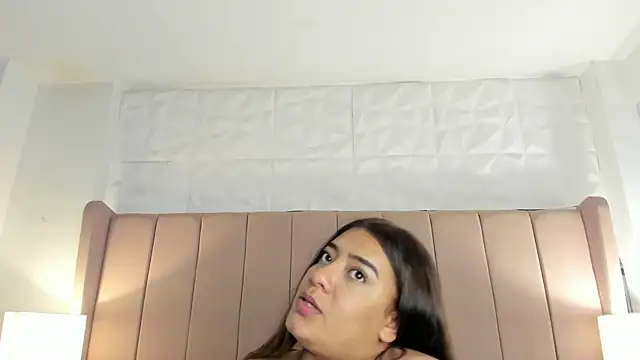 Snapshot of MollyBigBoobs12 chatting on 01-28-25, 02:00 MollyBigBoobs12 online show from 01-28-25, 02:00