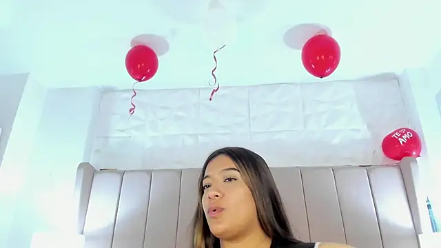 Snapshot of MollyBigBoobs12 chatting on 02-21-25, 08:05 MollyBigBoobs12 online show from 02-21-25, 08:05