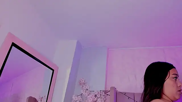 Snapshot of MollyBigBoobs12 chatting on 10-15-25, 08:31 MollyBigBoobs12 online show from 10-15-25, 08:31