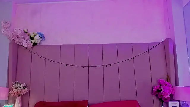 Snapshot of MollyBigBoobs12 chatting on 11-05-25, 08:42 MollyBigBoobs12 online show from 11-05-25, 08:42