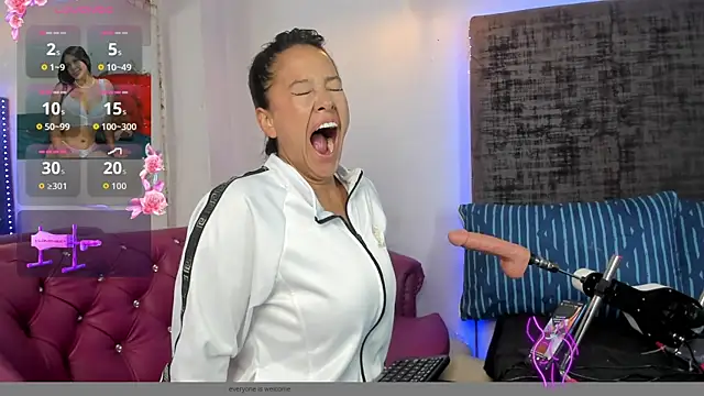 Snapshot of sharoncute1 chatting on 11-25-25, 09:48 sharoncute1 online show from 11-25-25, 09:48