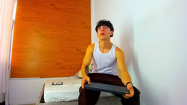 Snapshot of EVAN_XOX chatting on 12-03-24, 09:45 EVAN XOX online show from 12-03-24, 09:45